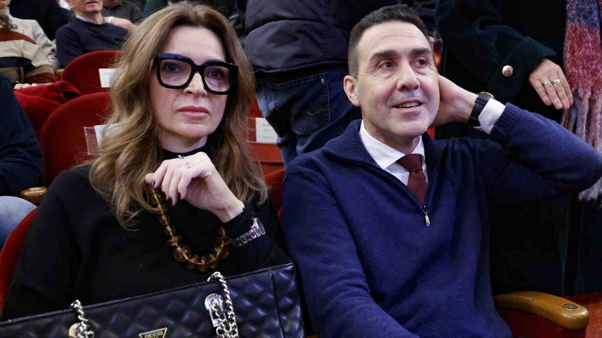 Il golpe è fallito: niente duetto all’Ariston di Vannacci e Corona. In compenso c’è Topo Gigio