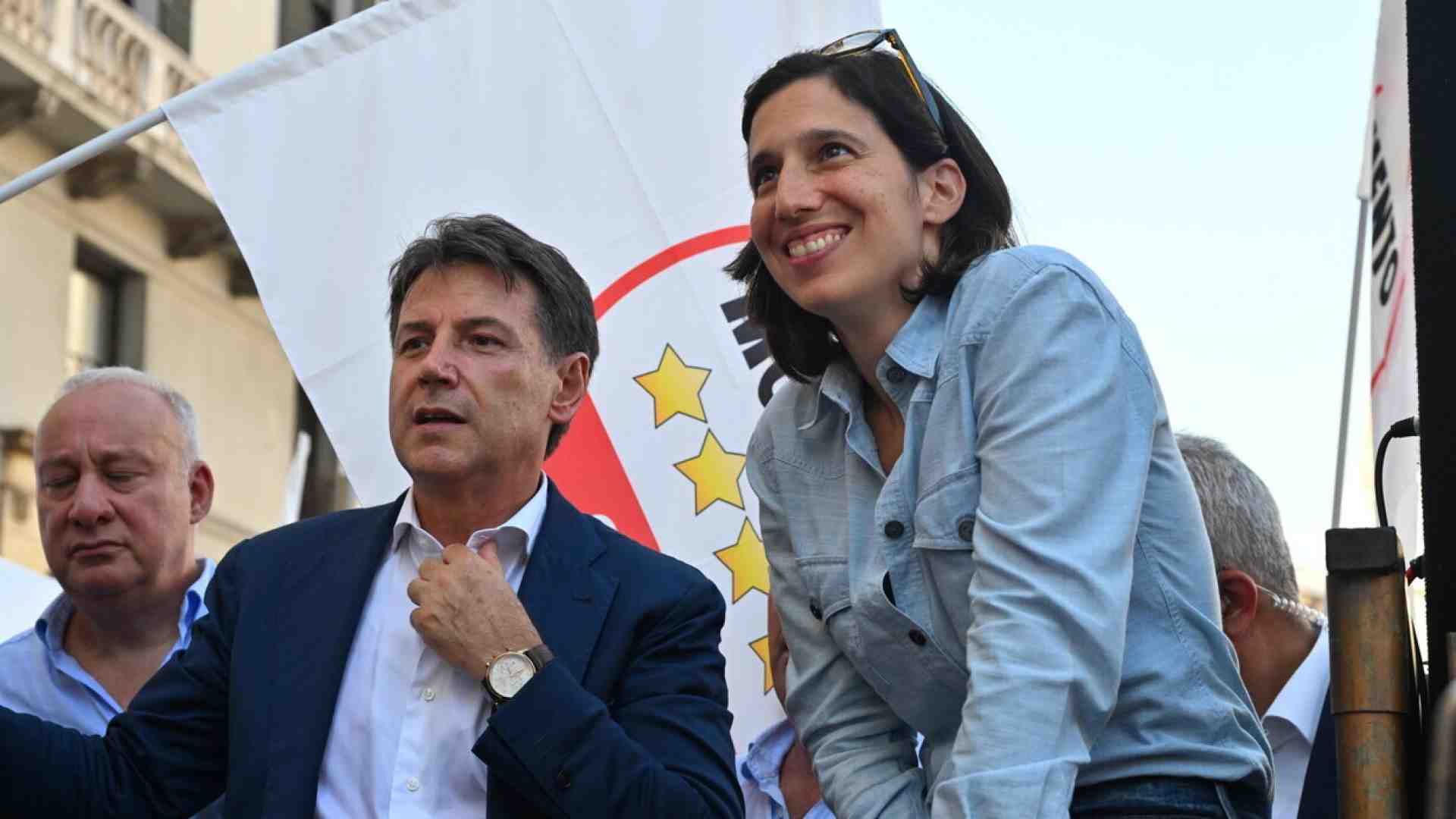 Sul caso Campania, Schlein prende tempo e Conte si innervosisce