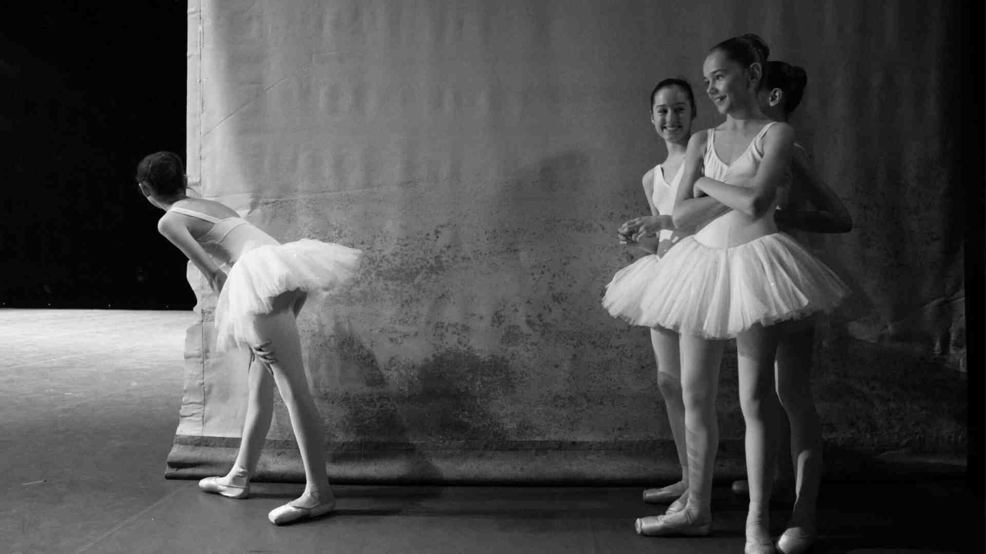 La leggerezza e la disciplina, essere ballerine alla Scala. In mostra