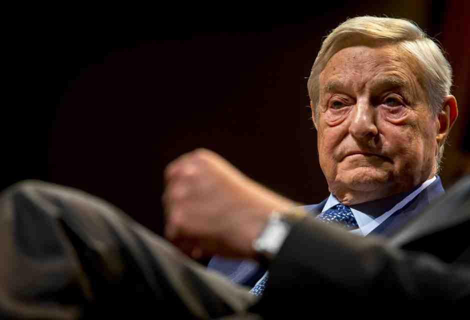 Dentro al “Mito di Soros”. Storia di un capro espiatorio