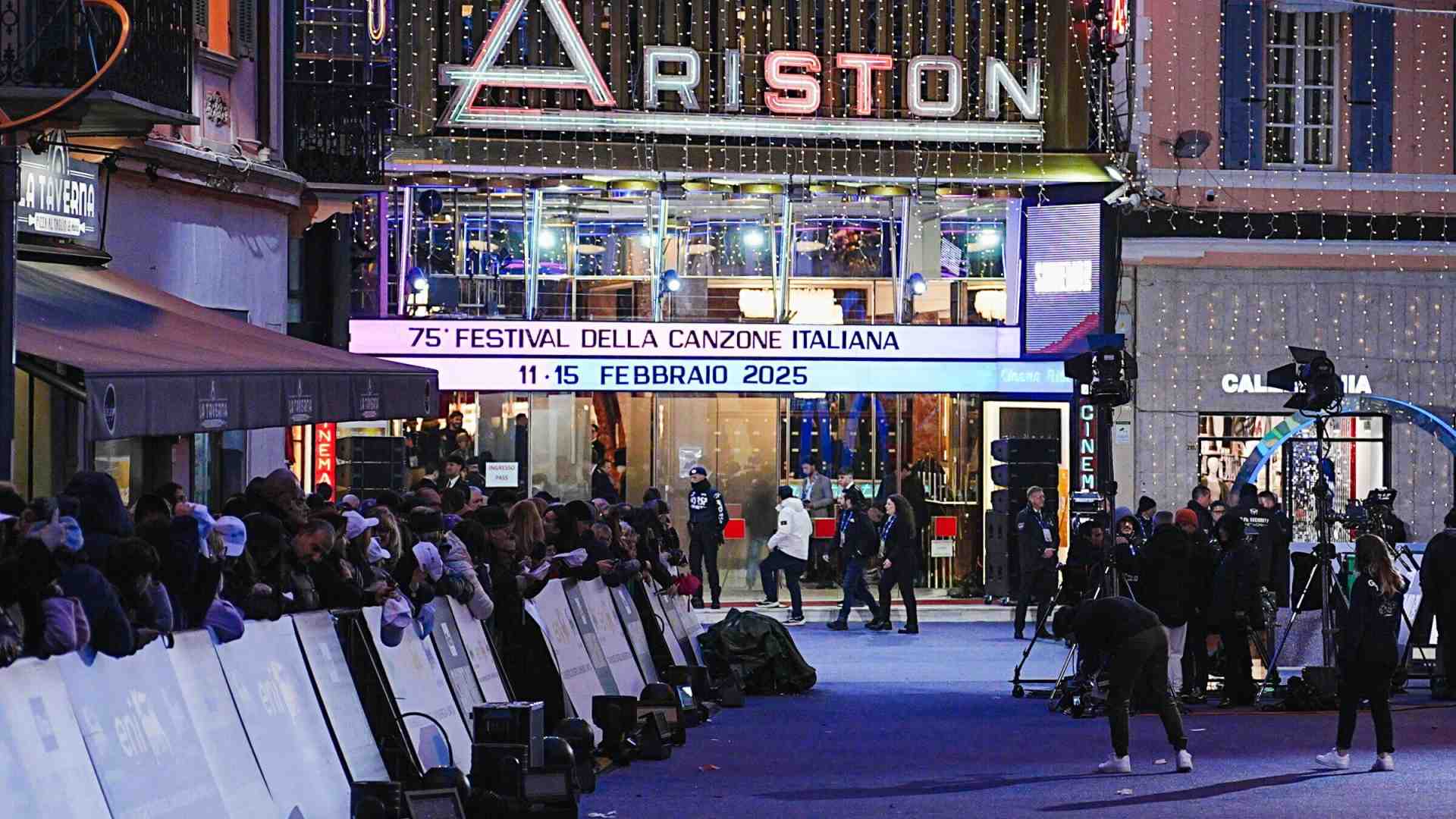 Quei ragazzini catturati dall’opera mentre in tv va in scena Sanremo