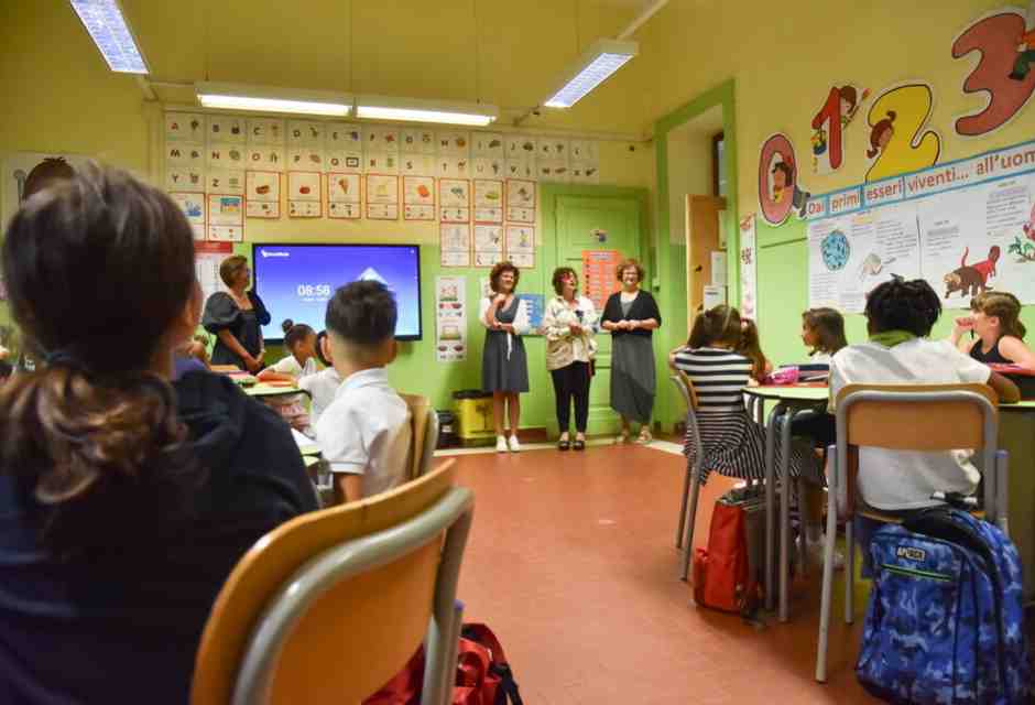 Trovare un posto anche a scuola per i cantautori