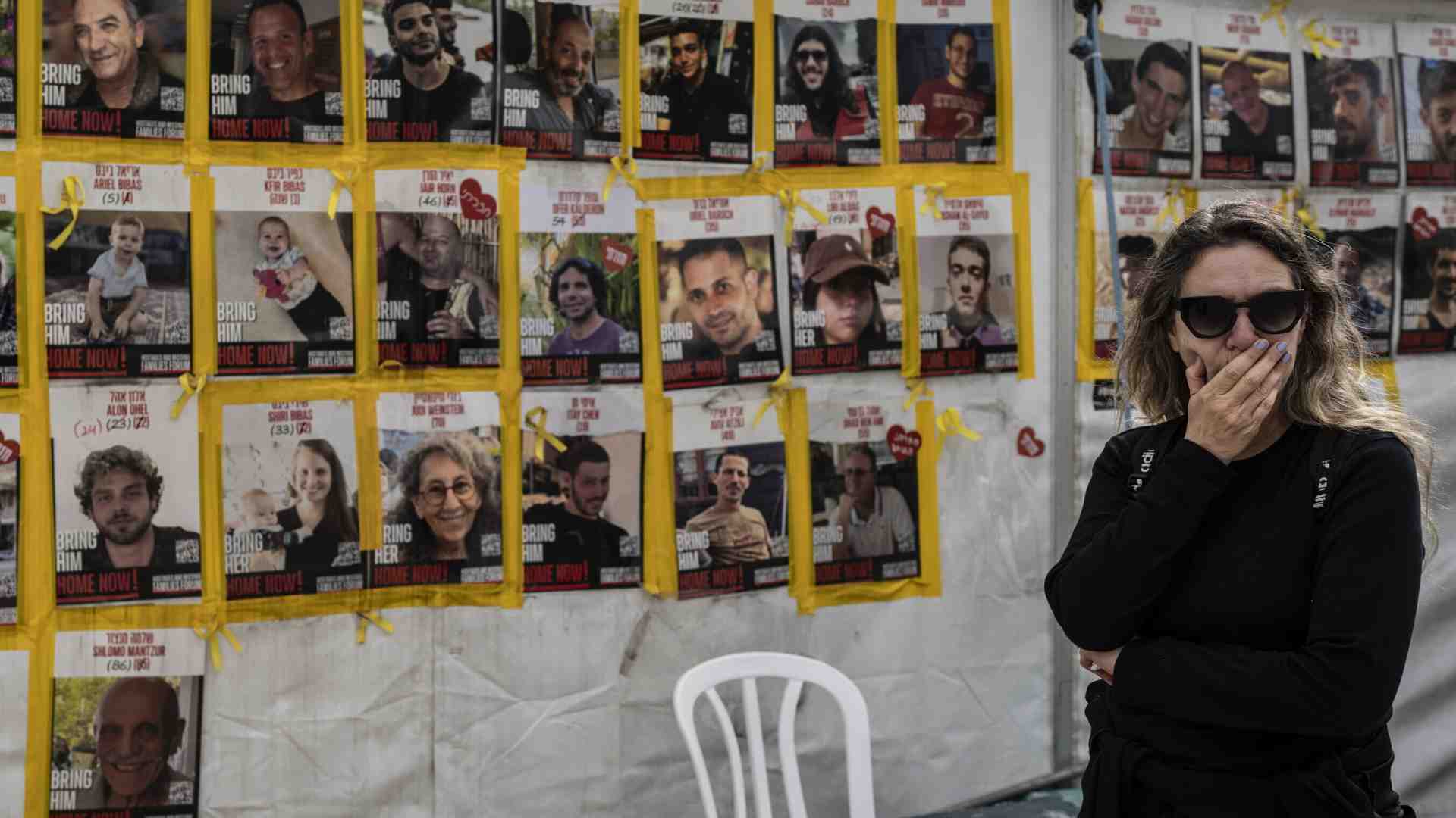 La riconsegna straziante dei corpi degli ostaggi. Come si delinea la fase due dell’accordo