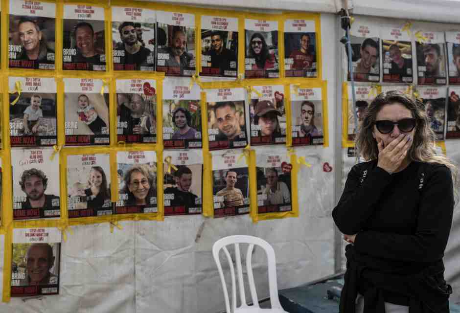 La riconsegna straziante dei corpi degli ostaggi. Come si delinea la fase due dell’accordo