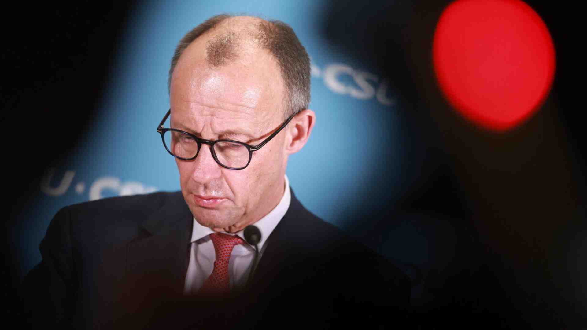 La legge sull’immigrazione voluta da Merz (e dall’AfD) non passa. Tre figuracce