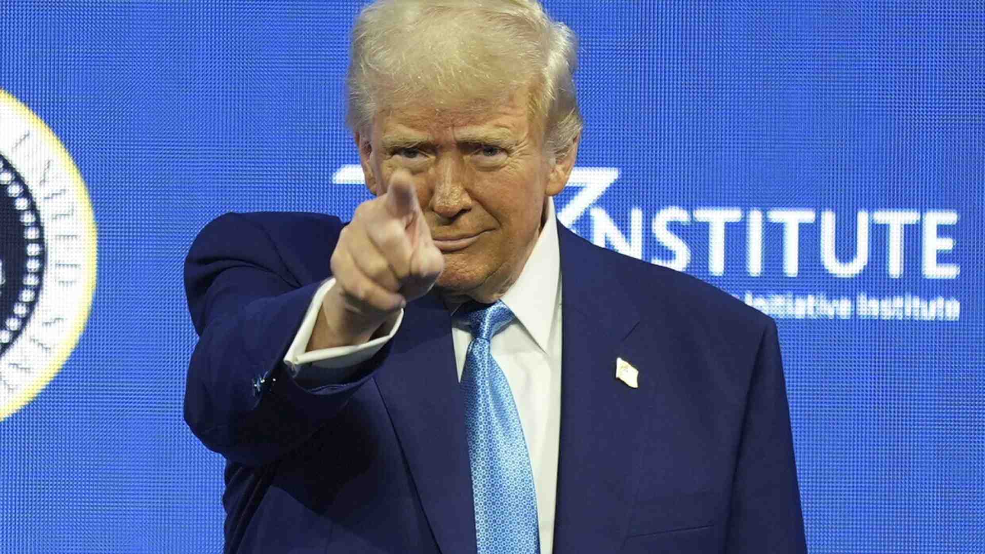 Trump (di nuovo) come Joker contro i "comici modesti"