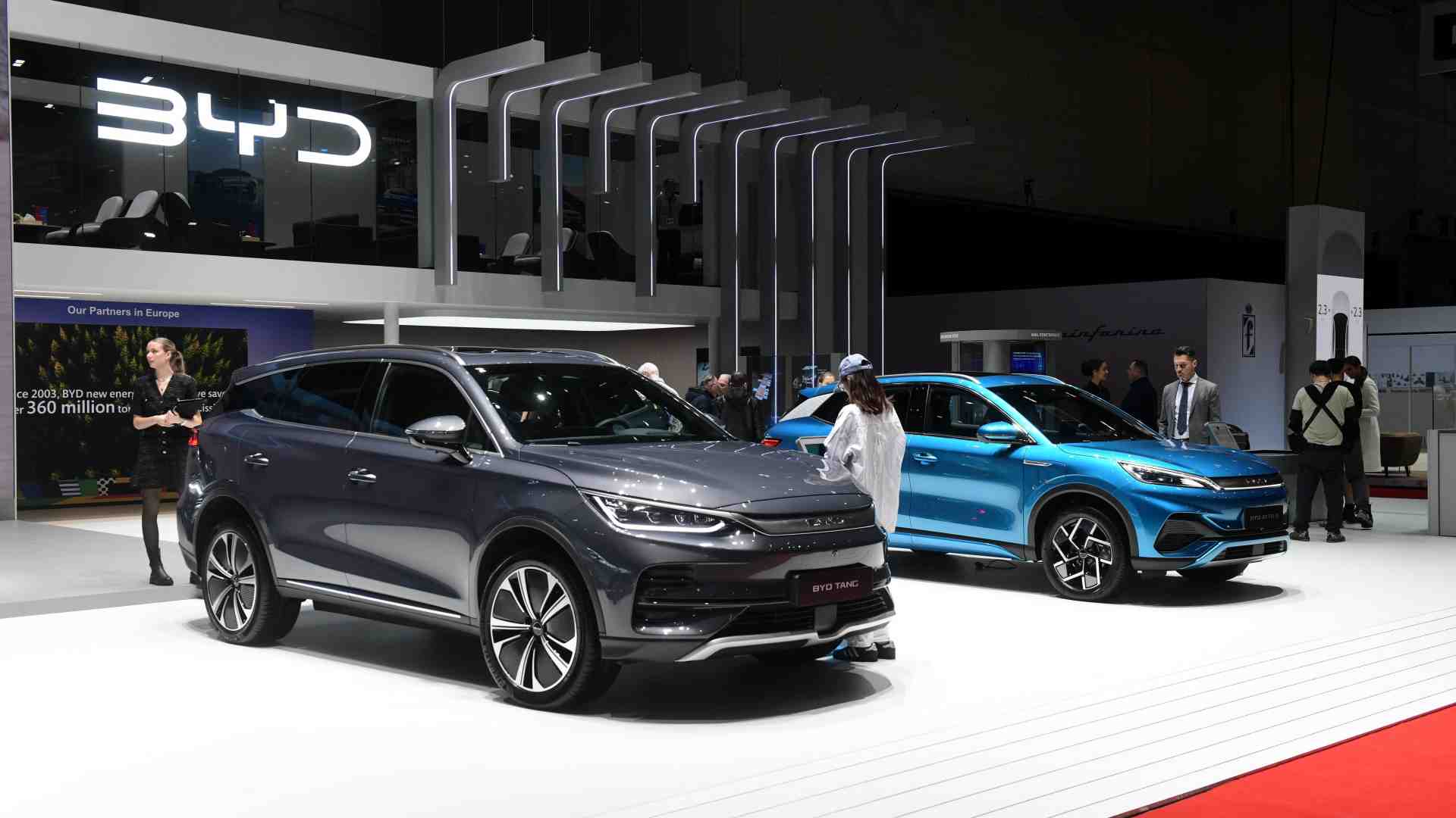 Chilometri generosi e batterie resistenti, faro Antitrust su auto elettriche