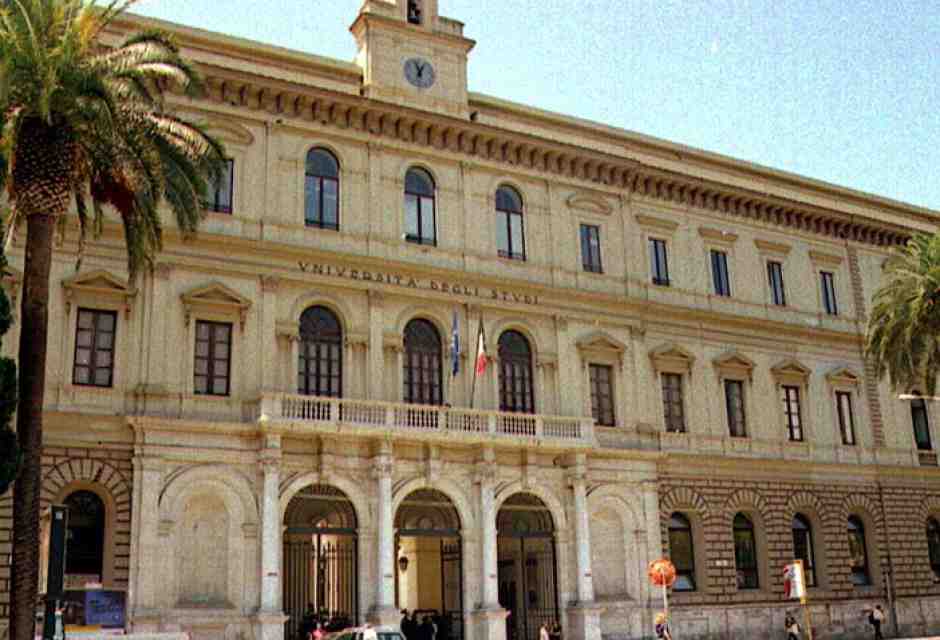 Non c’è nulla di più ambiguo e pericoloso dei buoni propositi che piovono dall’alto