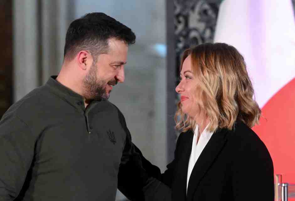 Dopo le spallate del trumpismo, Meloni fa la vaga su Kyiv