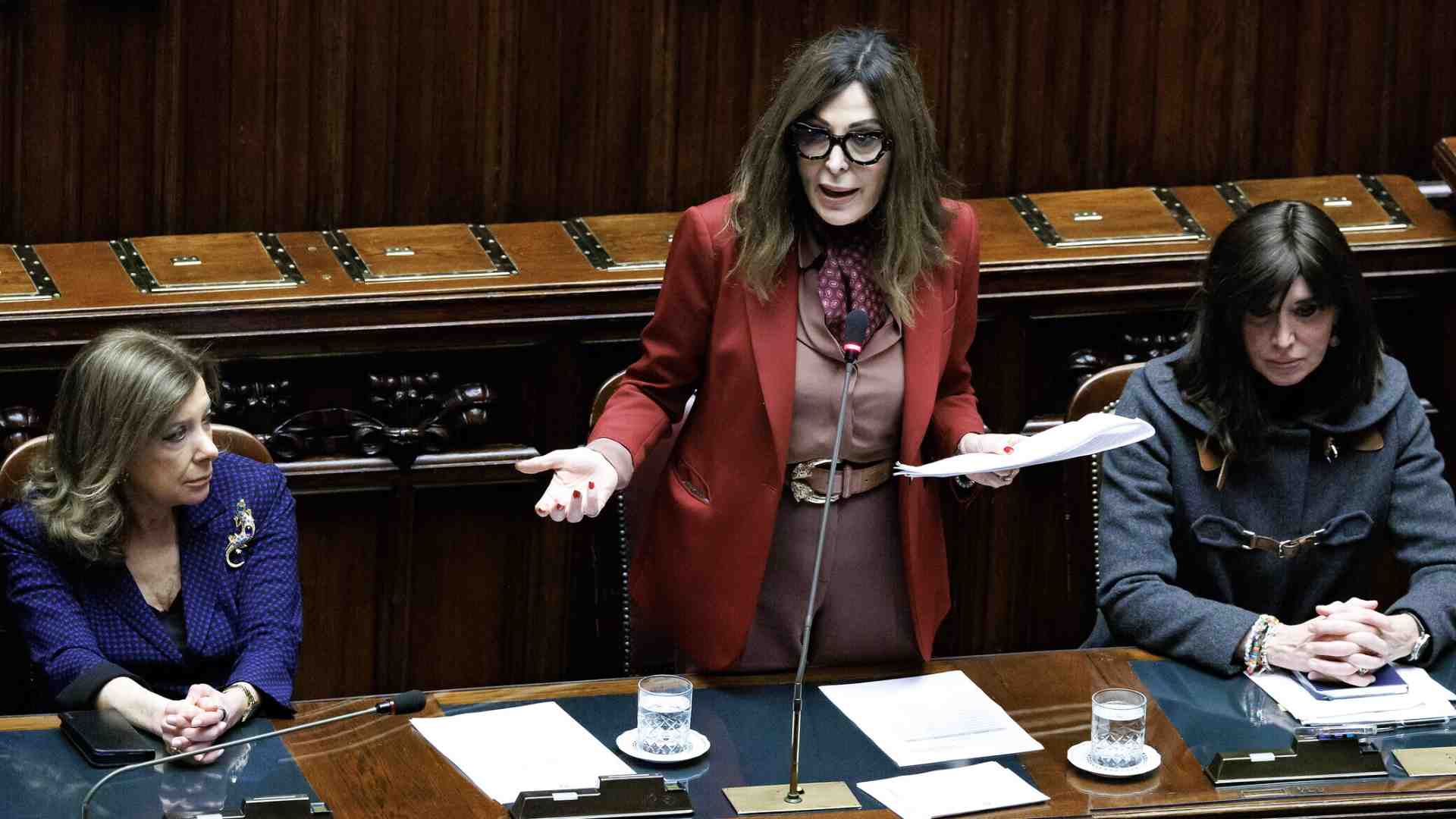 La Camera respinge la mozione di sfiducia a Santanchè. La ministra: "Non accetto ergastolo mediatico"