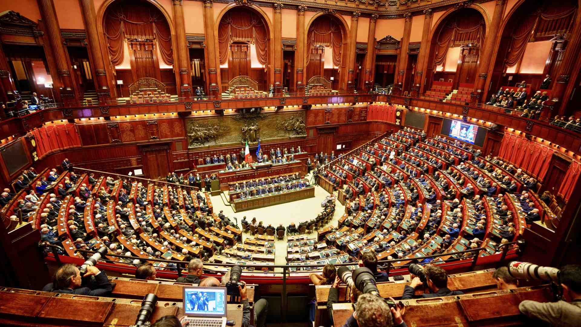 La politica estera e la solidarietà nazionale. Cosa non torna in Italia