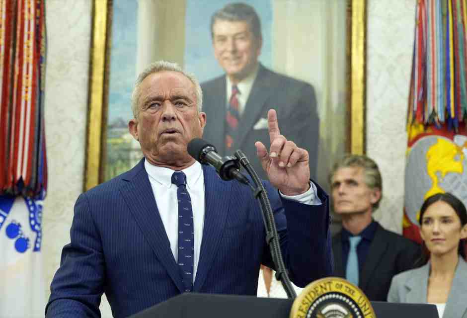 Sabotare la salute pubblica per tutelare i propri interessi. Le bugie di Robert Kennedy Jr.