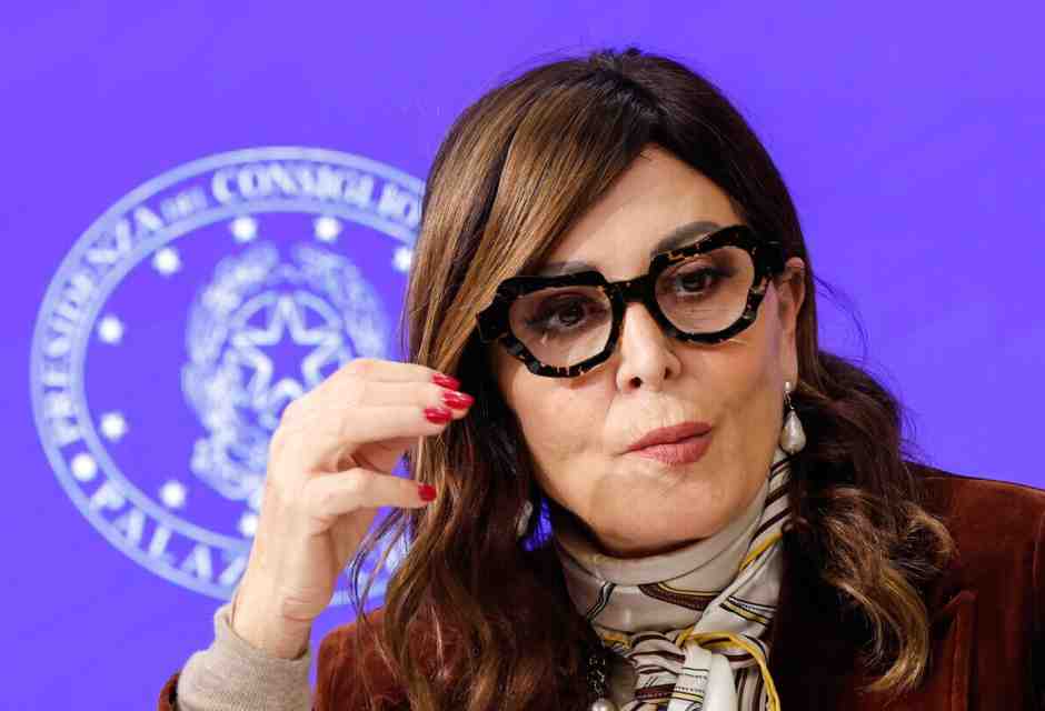 La difesa (fredda) di Santanchè. Il centrodestra manda in Aula le terze file