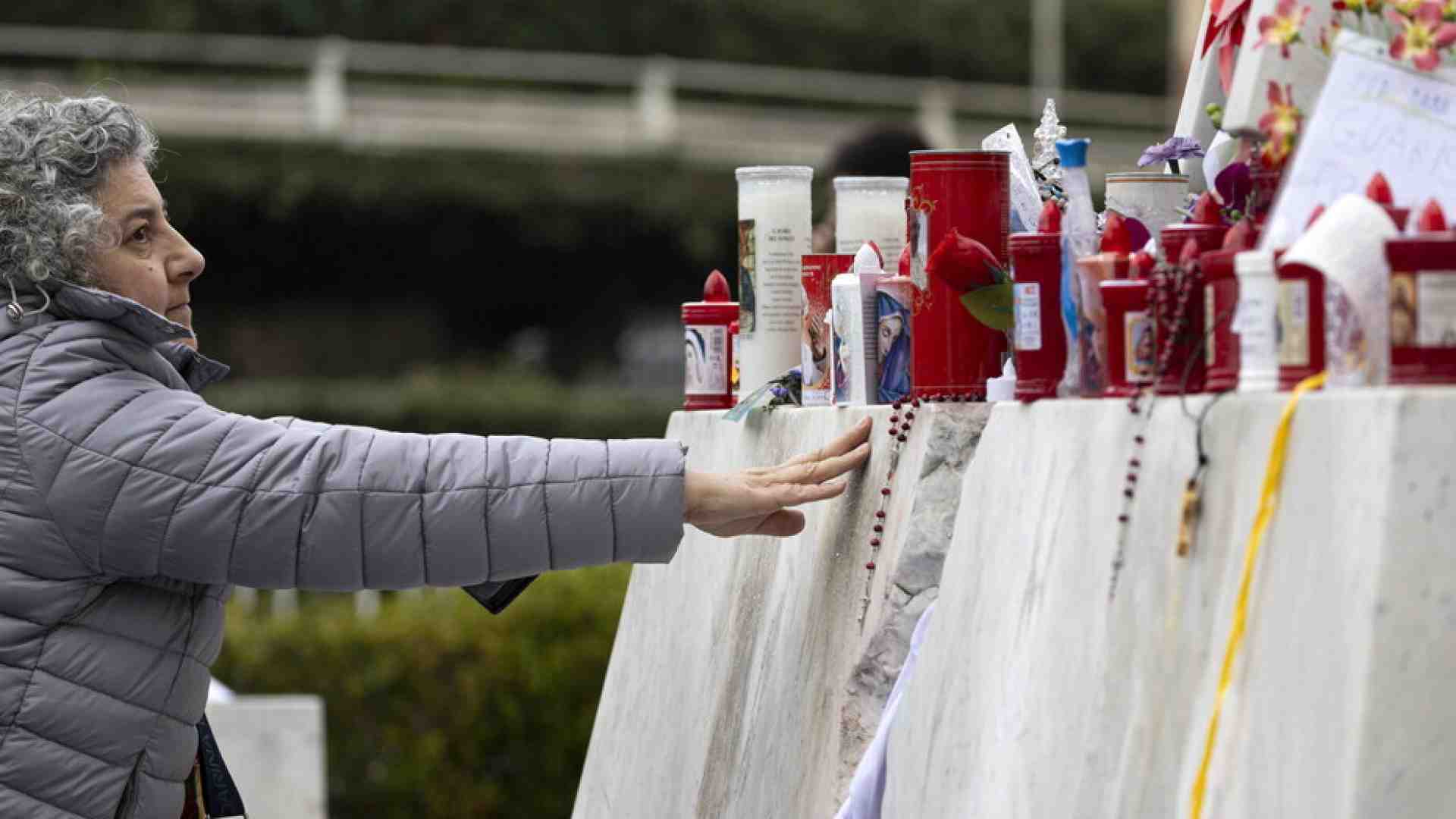 "Ulteriori lievi miglioramenti": il nuovo bollettino sulle condizioni di Papa Francesco