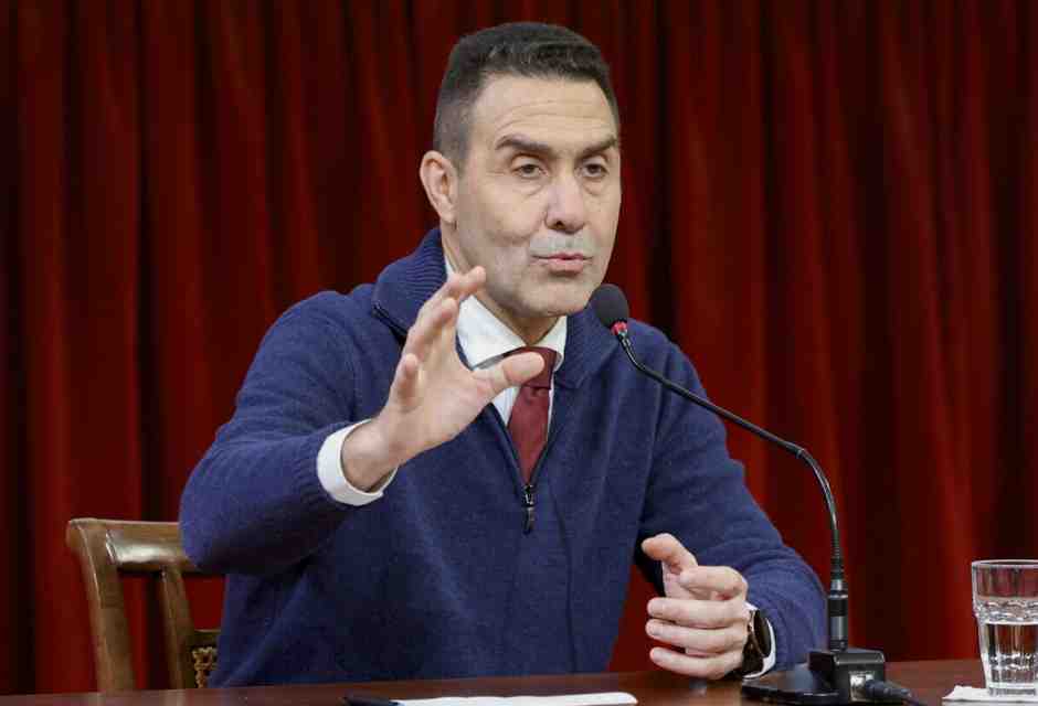 In fuga da Vannacci. Lasciano i vertici del Mondo al contrario. L'imbarazzo del generale: "Andiamo avanti"