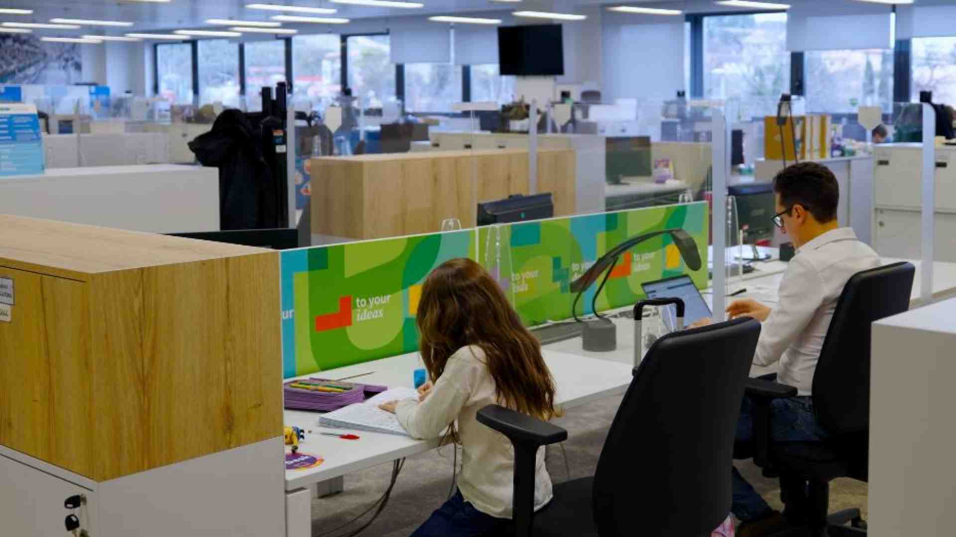 Alla Fater la scrivania si condivide con i figli