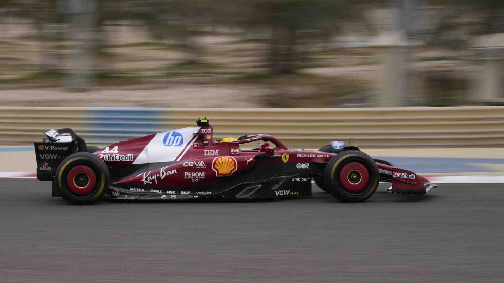 Lewis Hamilton ha iniziato come meglio non poteva i suoi primi test in Ferrari