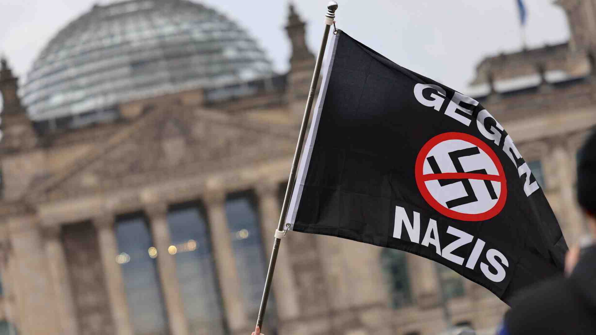 I suoi elettori non sono nazisti, ma l’AfD che fa contro il neonazismo?