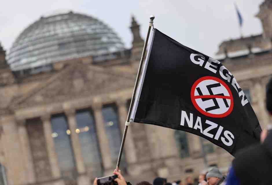 I suoi elettori non sono nazisti, ma l’AfD che fa contro il neonazismo?