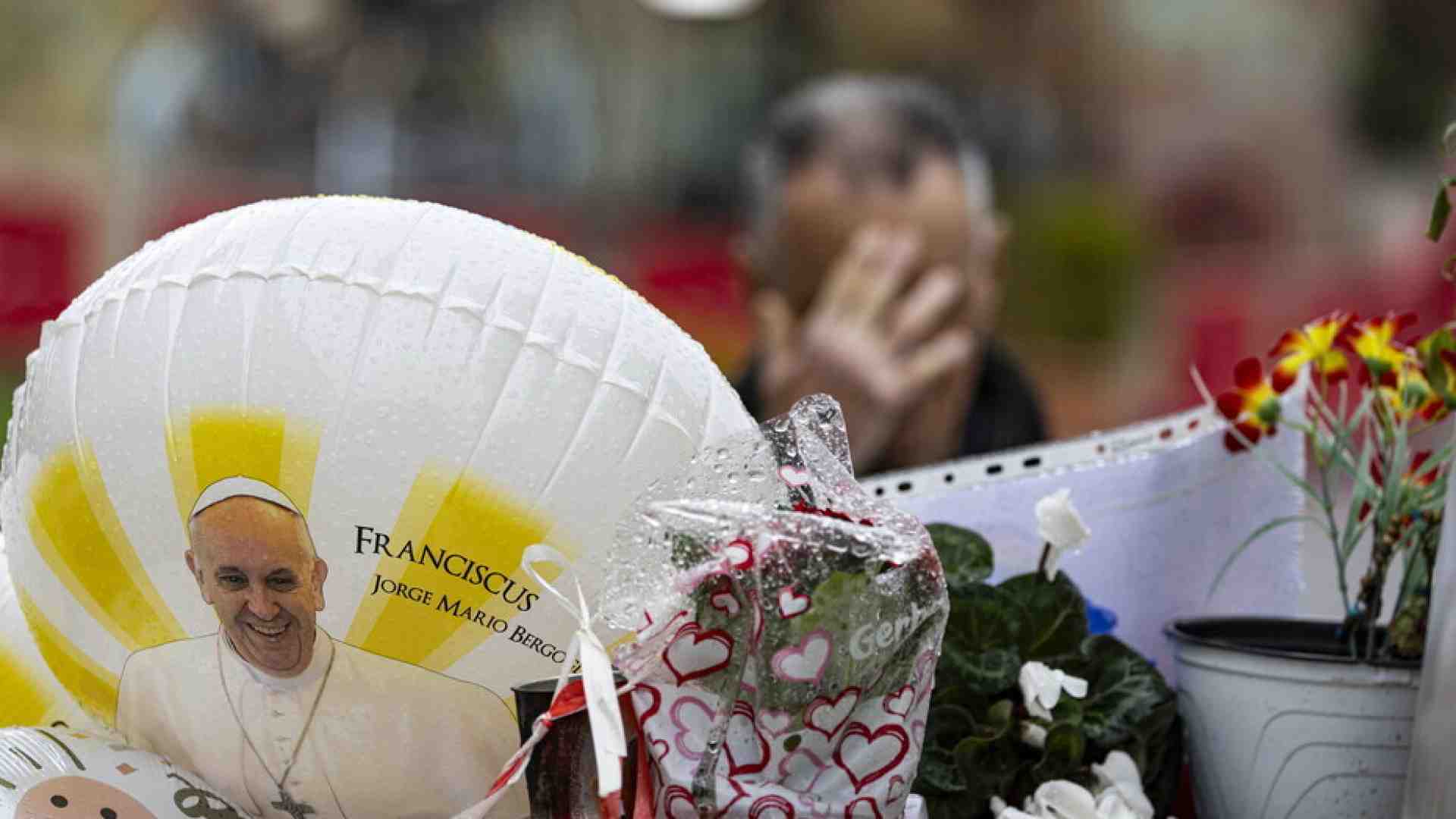 Il bollettino di Papa Francesco: "Peggiorato il quadro respiratorio"