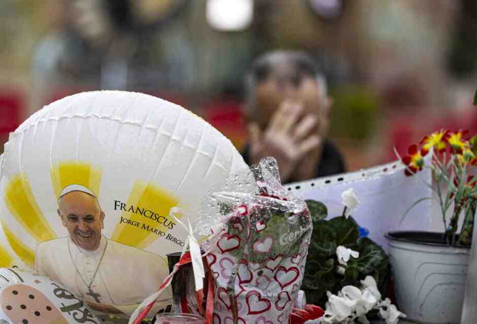 Il bollettino di Papa Francesco: "Peggiorato il quadro respiratorio"
