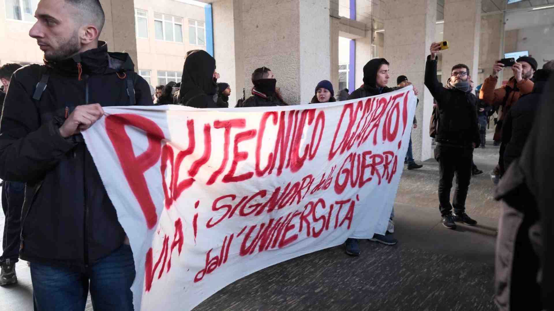 “No alla ricerca militare”: il Politecnico di Torino si piega alle occupazioni