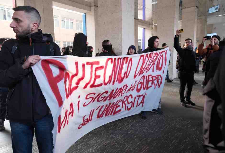 “No alla ricerca militare”: il Politecnico di Torino si piega alle occupazioni