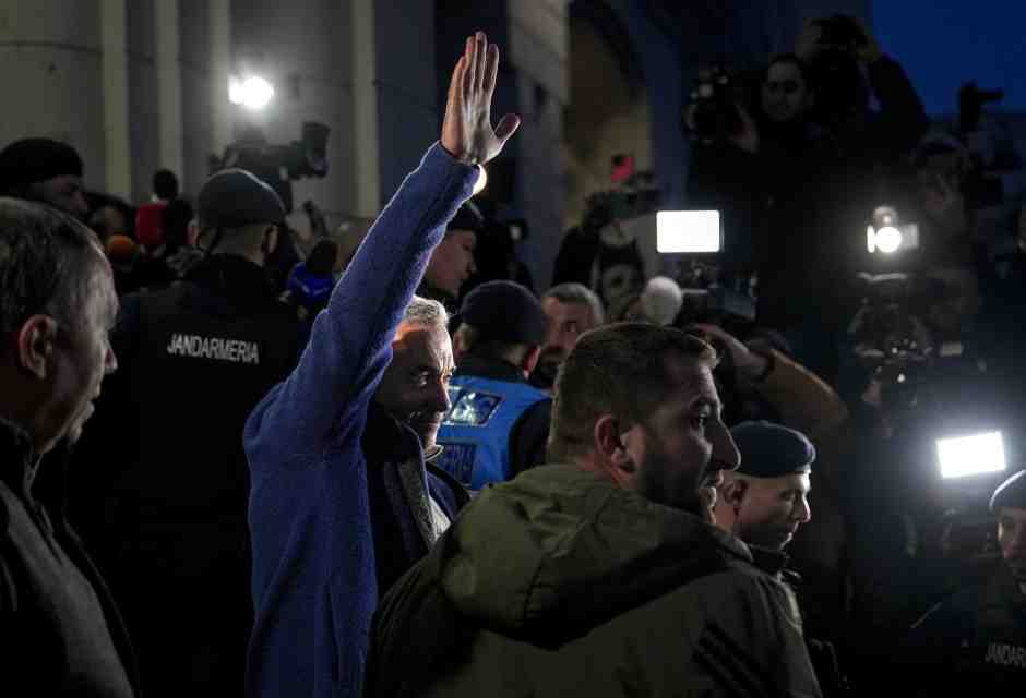 E allora la Romania? Georgescu, i fratelli Tate e la trappola culturale dei trumpiani all’Europa