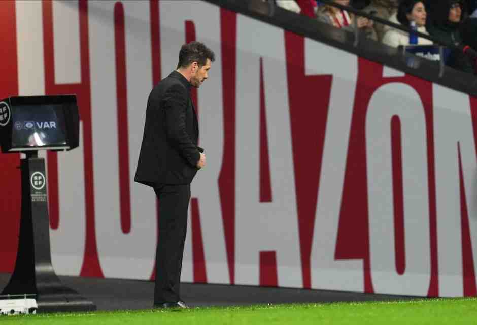 In un calcio che cambia solo Diego Pablo Simeone rimane fermo