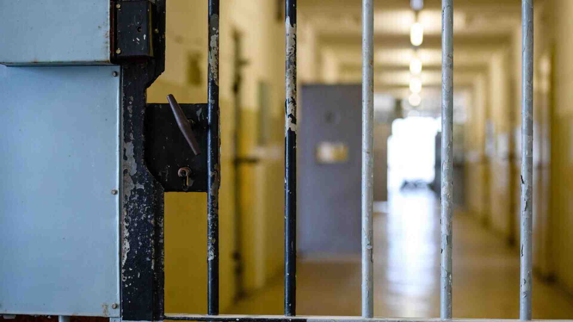 Oltre 30 mila detenuti dovrebbero stare fuori. Le colpe della magistratura sul sovraffollamento