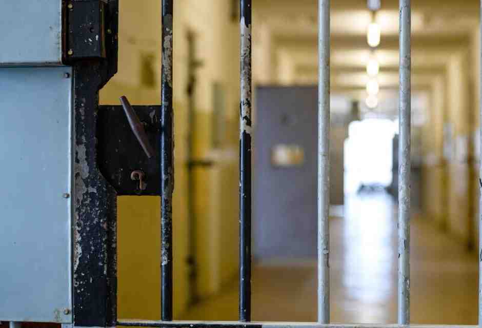 Oltre 30 mila detenuti dovrebbero stare fuori. Le colpe della magistratura sul sovraffollamento