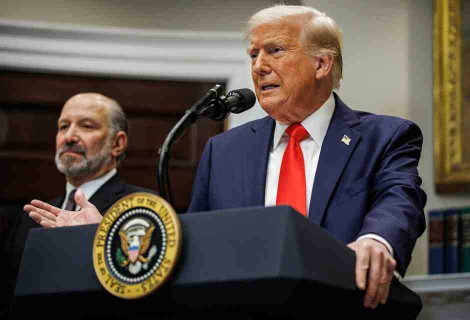 Entrano in vigore i dazi di Trump, le risposte del Canada e della Cina