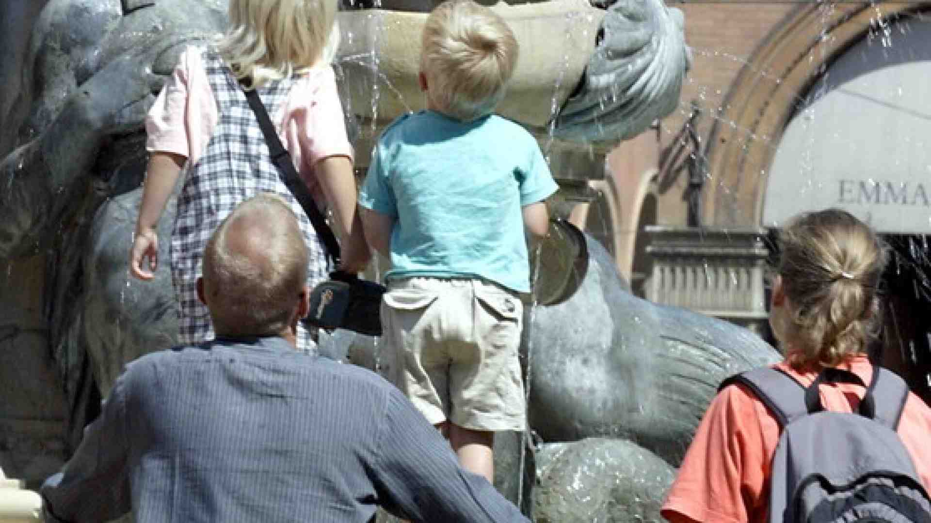 Dove passano i turisti non passano gli eserciti