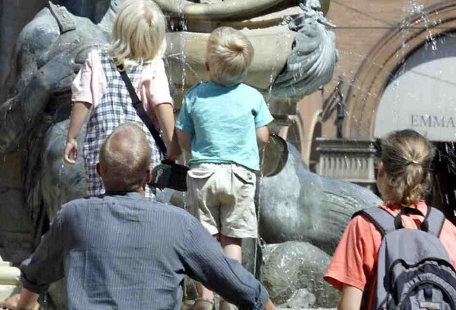 Dove passano i turisti non passano gli eserciti