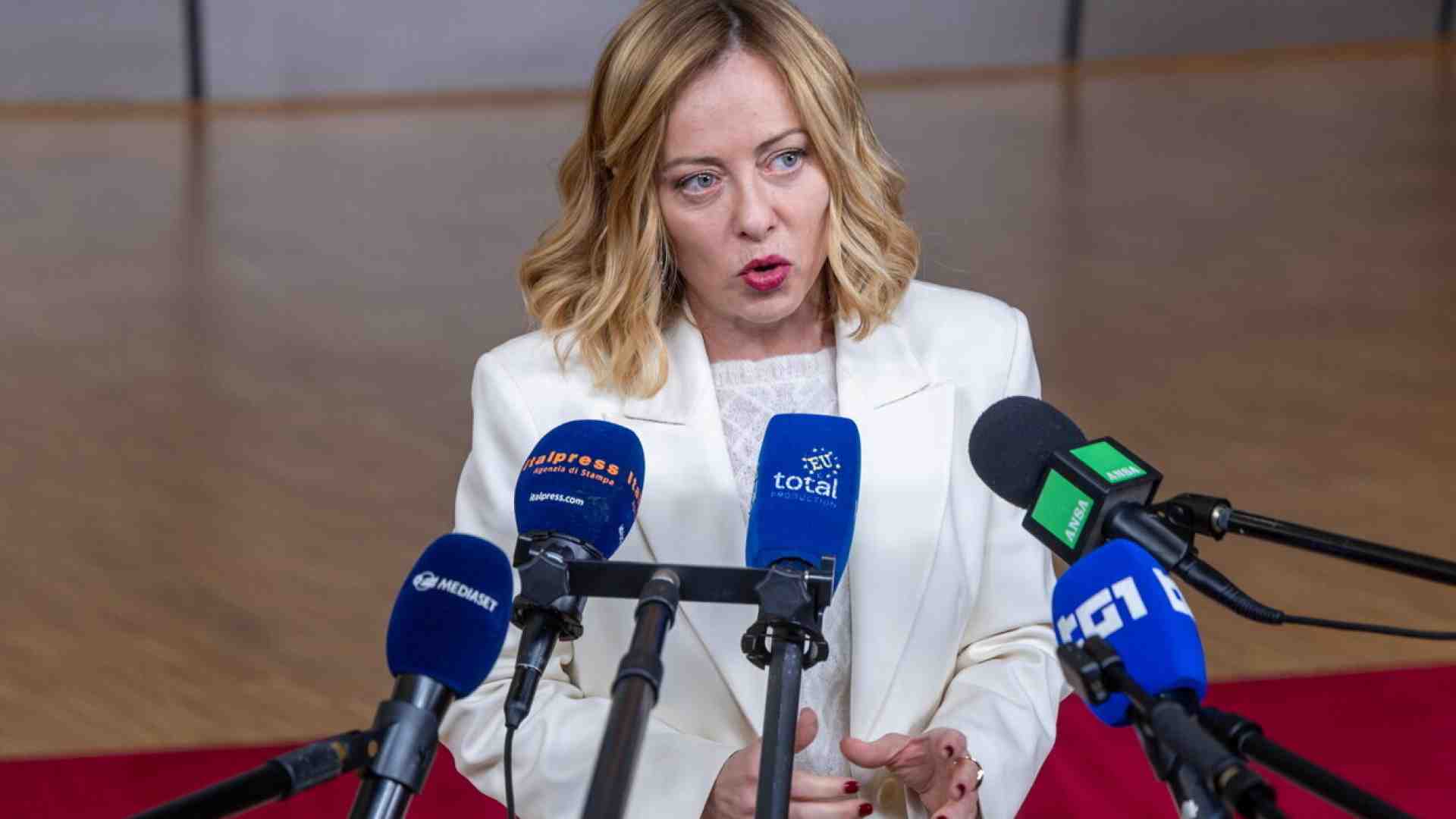 Meloni: "Riarmo non è la parola adatta. Truppe europee in Ucraina? Soluzione meno efficace"