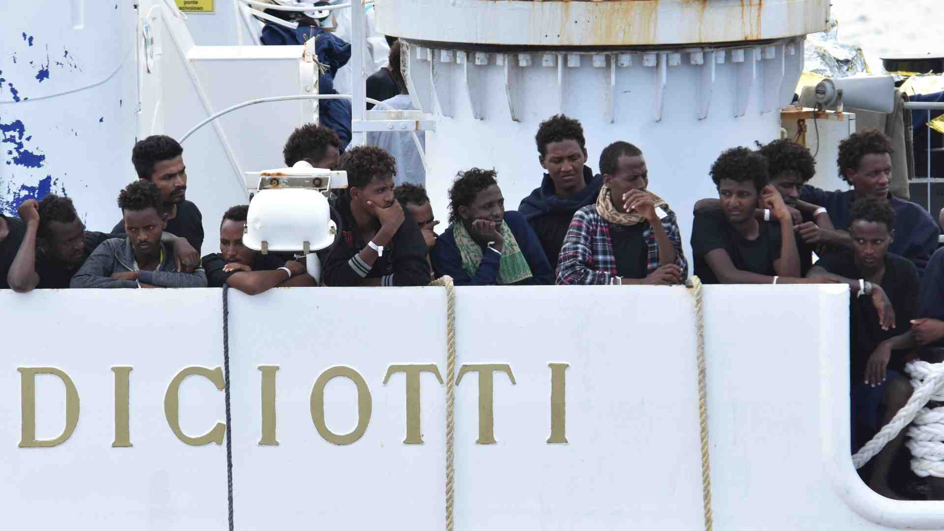 Il governo dovrà risarcire i migranti del caso Diciotti. Meloni contro la Cassazione: "Principio opinabile"