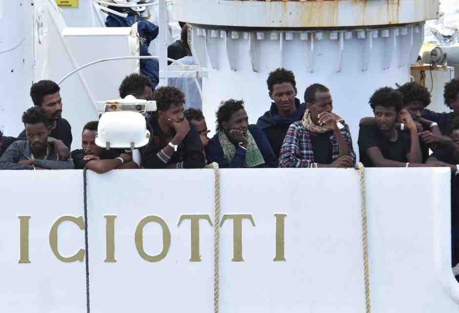 Il governo dovrà risarcire i migranti del caso Diciotti. Meloni contro la Cassazione: "Principio opinabile"