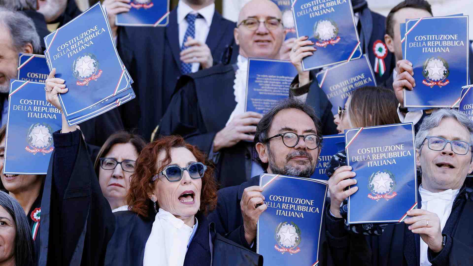 "L'Anm proponga il ripristino dell’immunità parlamentare". Parla Ernesto Carbone (Csm)
