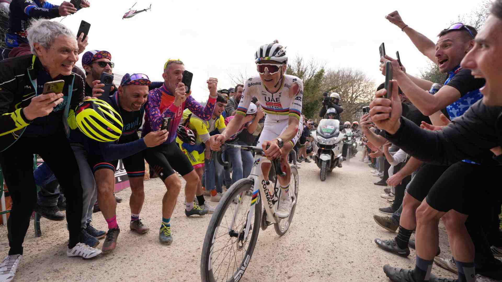 Tadej Pogacar ha vinto la Strade Bianche 2025