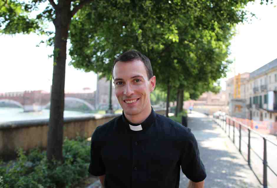 Ambrogio Mazzai, prete influencer “contro la censura della libertà religiosa”