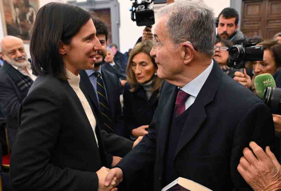 Prodi si smarca dalla linea Schlein: "Il riarmo Ue è necessario"