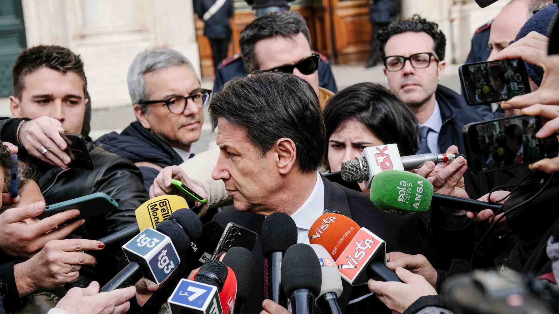 Euro-Conte Show. Oggi a Stasburgo per protestare contro Ursula. Tragicommedia