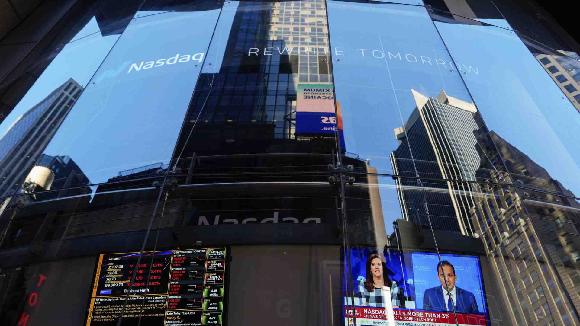 L'effetto Trump fa crollare le borse americane. Aumenta il rischio recessione