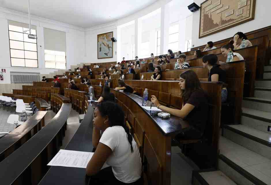 Via libera alla riforma del test di medicina, ma il numero chiuso non sarà abolito