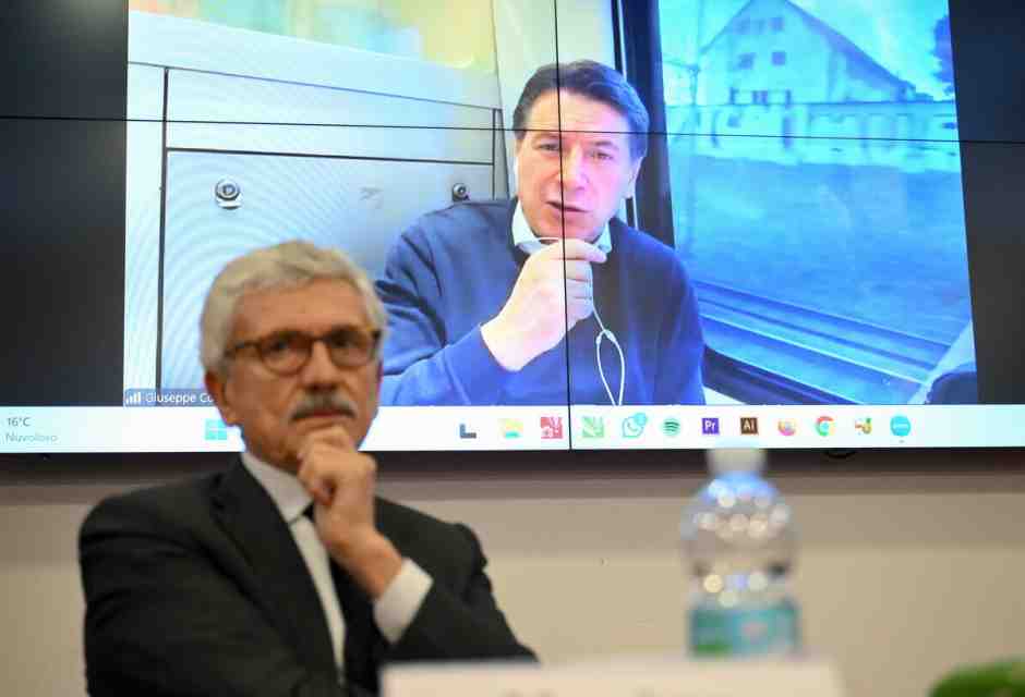 Ostello Conte-D'Alema. Pomeriggio da ketamina. Cina, armi, contestazioni. Da leccarsi il baffo