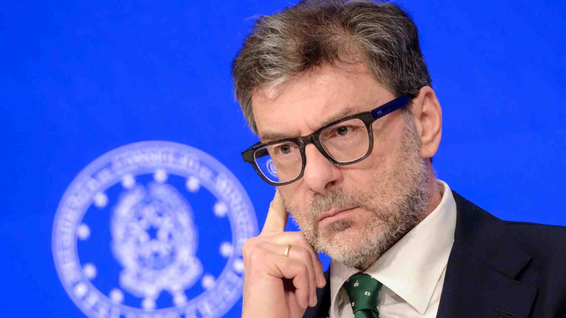 Giorgetti da Ventotene. Il suo piano sulla Difesa piace alla Francia. Silente la Germania