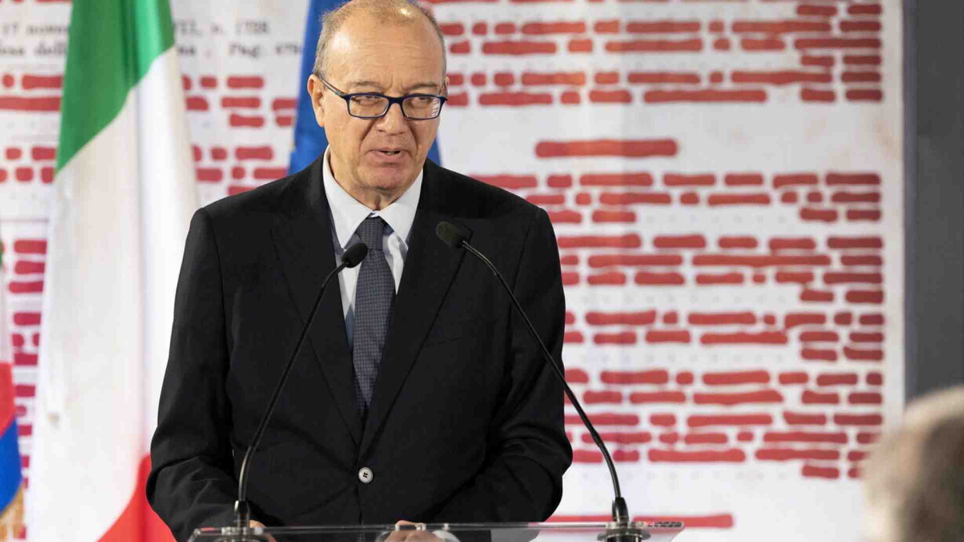 Latino alle medie, letture dalla Bibbia e storia dell'occidente: ecco la nuova scuola di Valditara