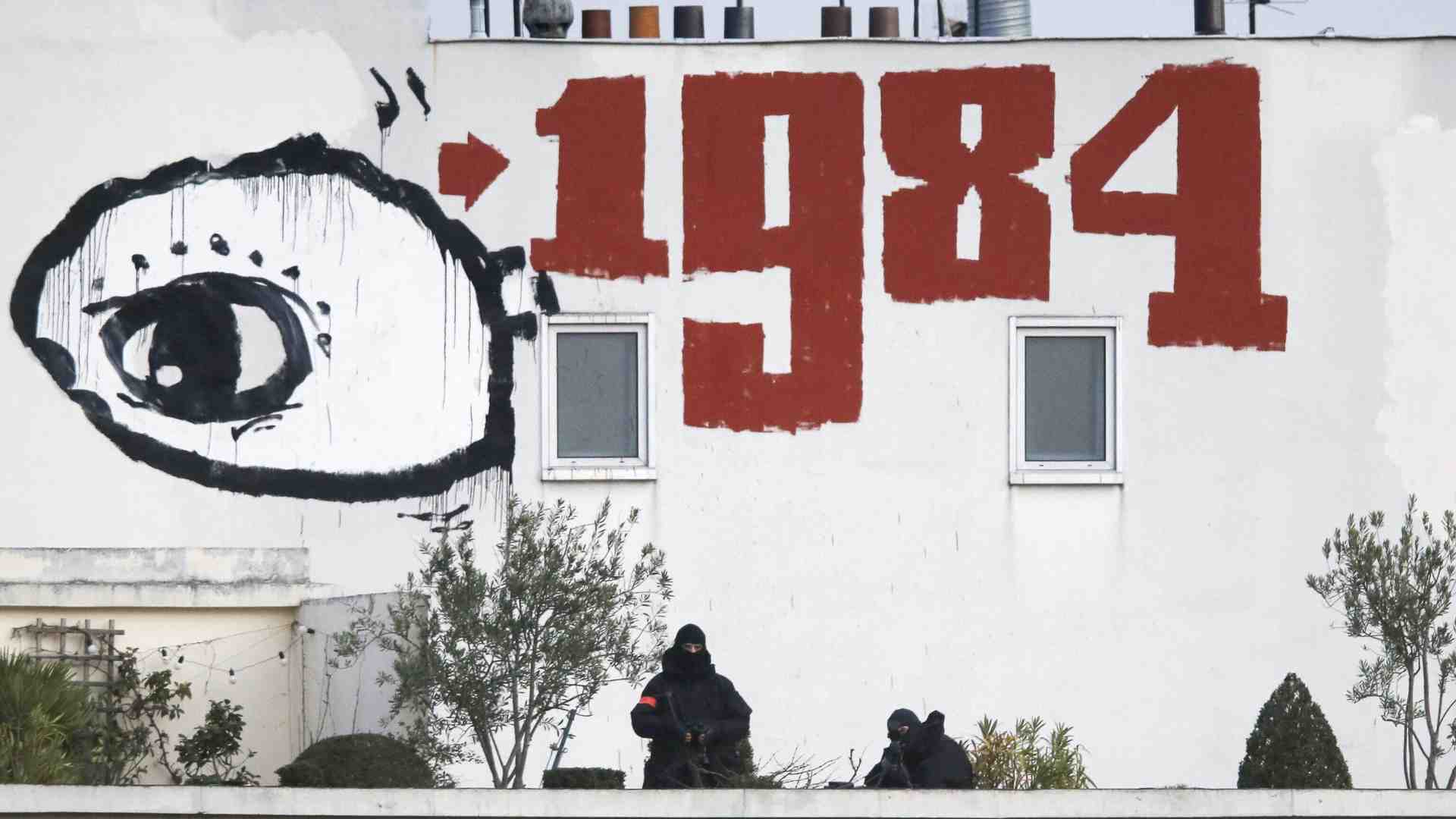 Il Newspeak orwelliano sta più nei deliri woke che nelle liste di Trump