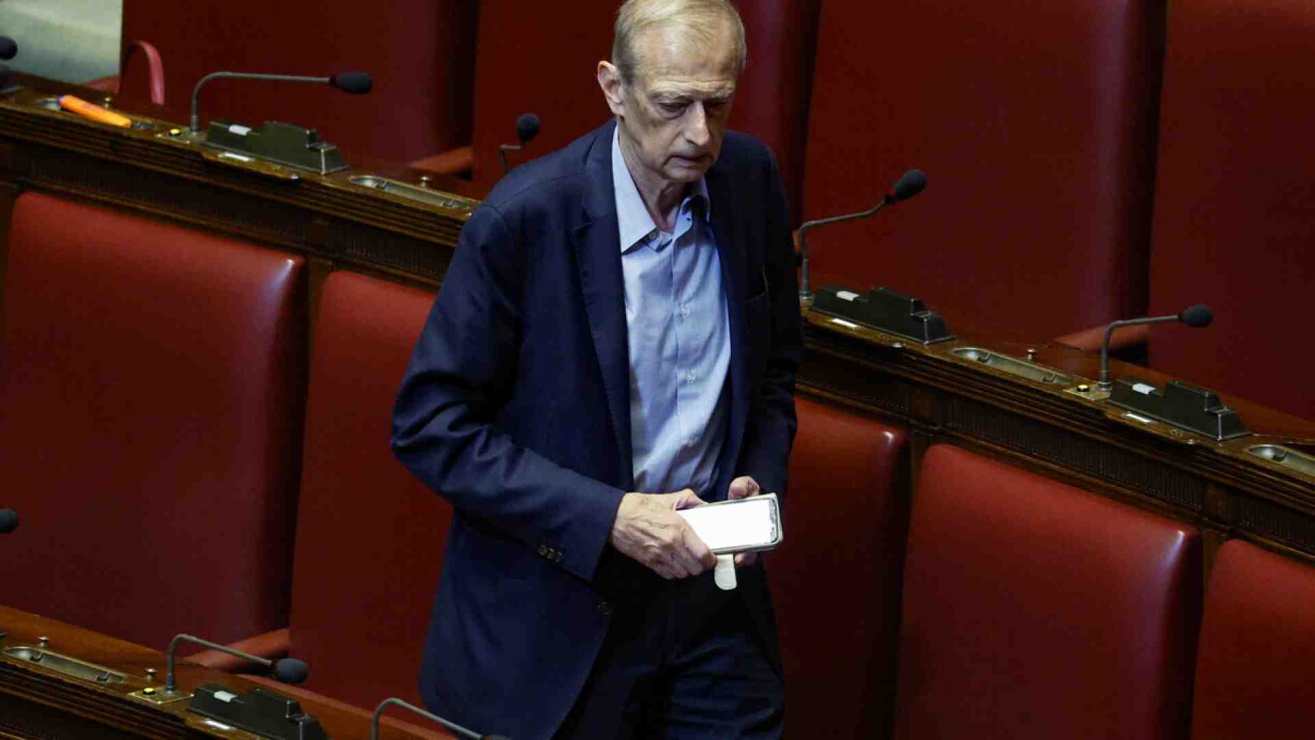 Fassino: “Il Pd dica sì al piano per il riarmo Ue. Non possiamo isolarci votando con l’estrema destra”