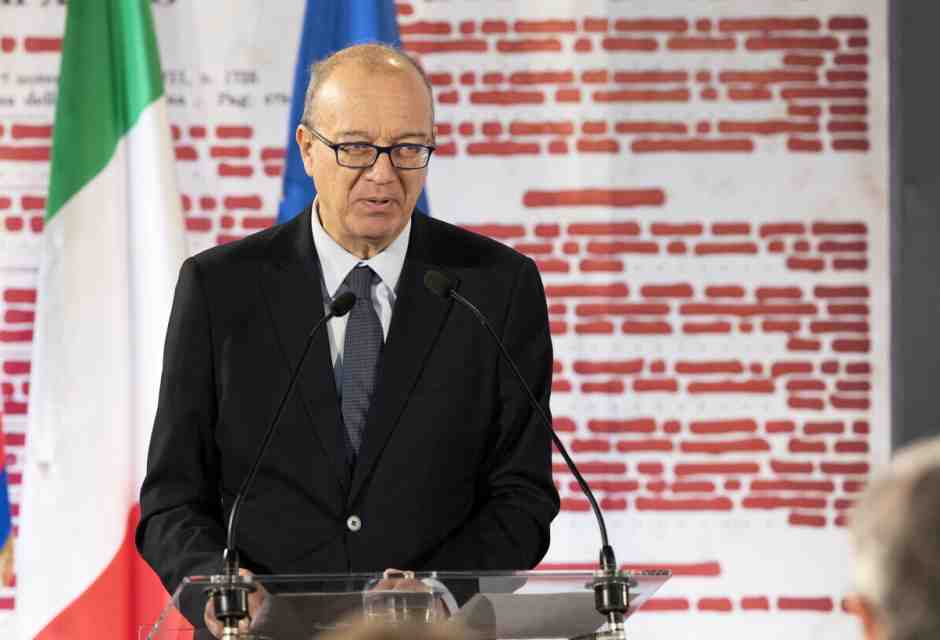 Latino alle medie, letture dalla Bibbia e storia dell'occidente: ecco la nuova scuola di Valditara